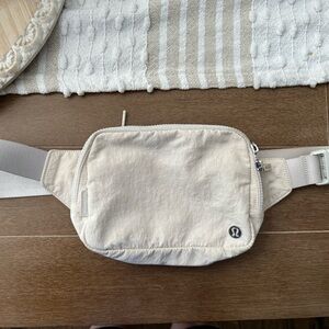 Lululemon Everywhere Belt Bag 2L